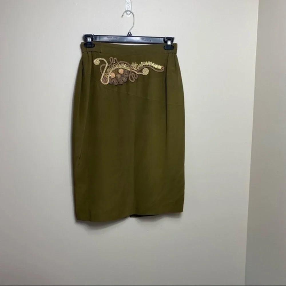 🎈3/$20!  1980s high waist skirt. Vintage. Appliqué 100% silk size 6 green